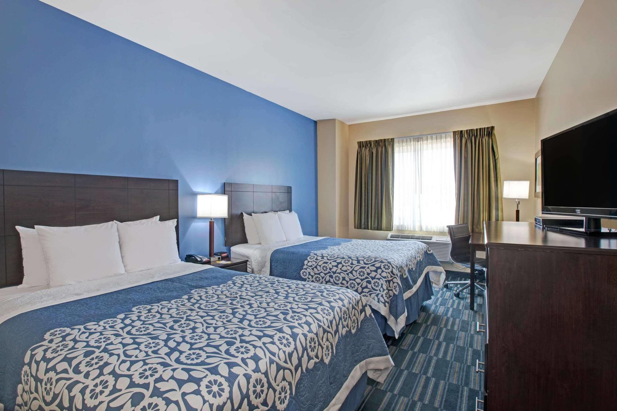 Days Inn & Suites By Wyndham Ozone Park/Jfk Airport 纽约 外观 照片