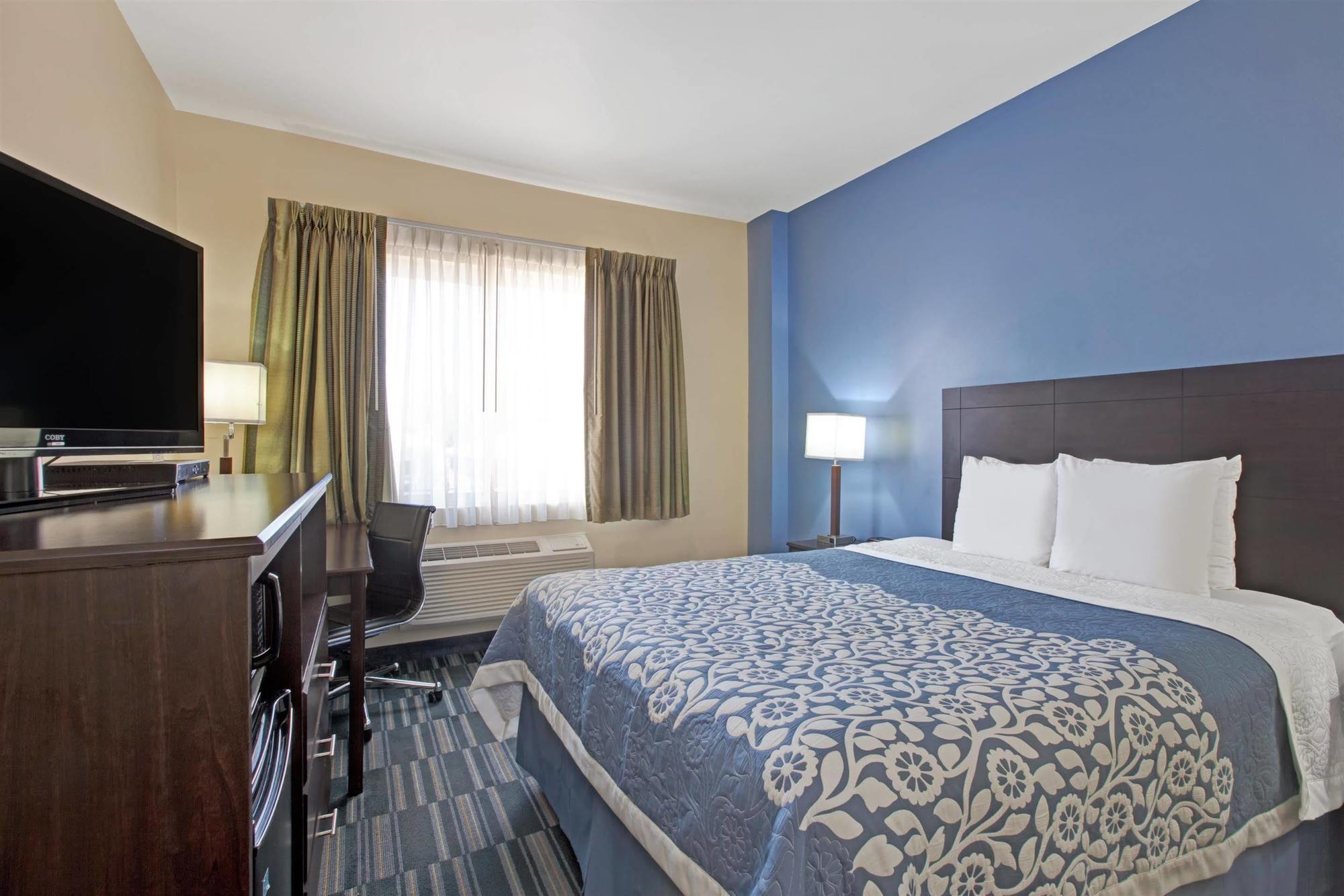 Days Inn & Suites By Wyndham Ozone Park/Jfk Airport 纽约 外观 照片