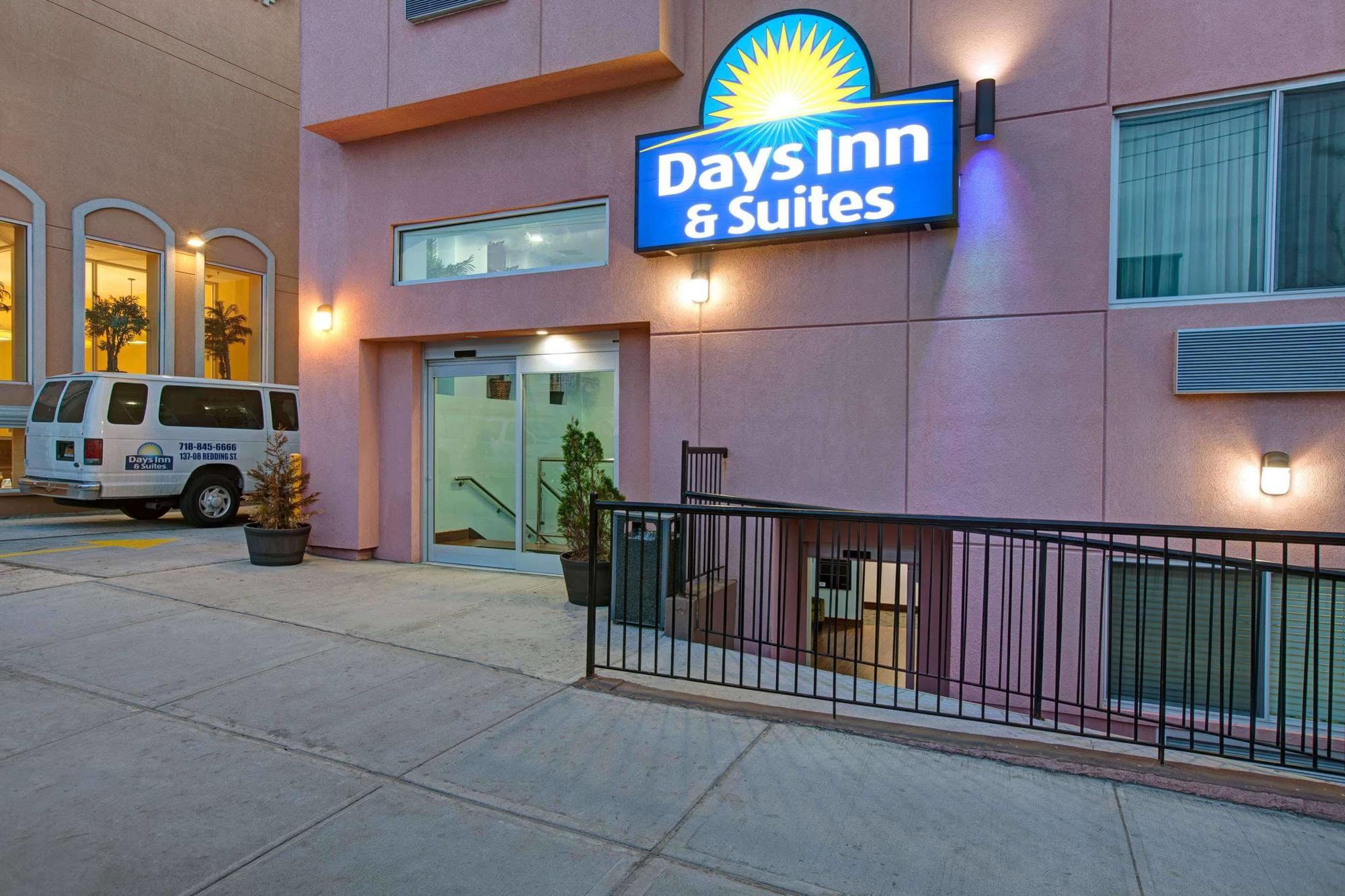 Days Inn & Suites By Wyndham Ozone Park/Jfk Airport 纽约 外观 照片