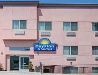 Days Inn & Suites By Wyndham Ozone Park/Jfk Airport 纽约 外观 照片